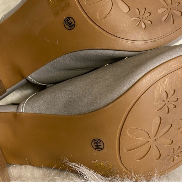 Chinese Laundry Shoes Women’s Size 8.5‎  Heel Buckle Strap Gray Open Toe - Picture 8 of 9